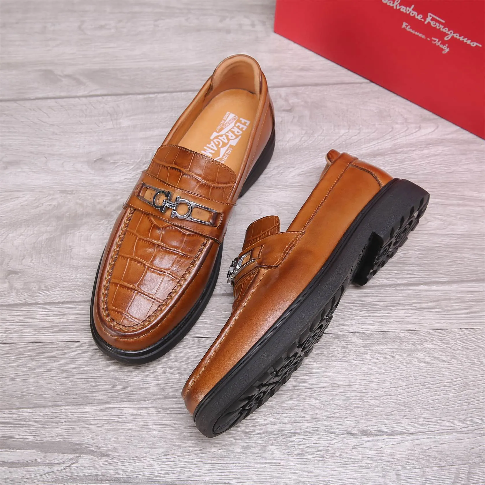 Men's shoes 💰460 🕷🕷🐂【Ferragamo】Ferragamo Popular fashionable casual shoes🇨🇳Official website counter 1:1 production, original mold opening💯Good quality visible, imported high-end first-layer waxed calfskin, water-dyed🐂leather lining🌿very clear texture, high-quality waterproof, non-slip and wear-resistant outsole🎋high quality and low price, truly handmade🍓Black optional! Code number 38-44 (45-46 customized)......